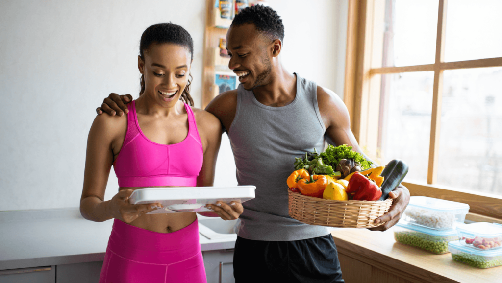 couple qui prend le petit déjeuner ensemble