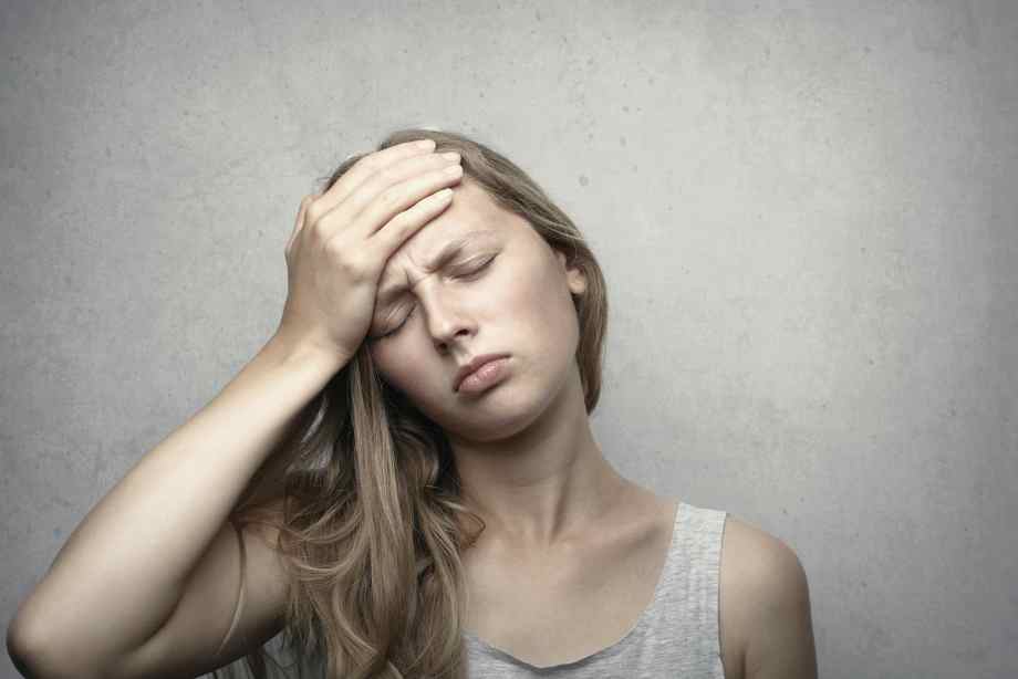 Douleur cervicale qui remonte dans la tête et les yeux : quel traitement ?-jamène le Dessert