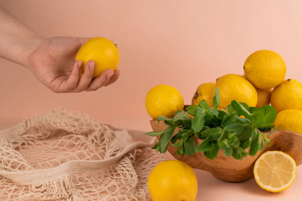 Ingrédients naturels : feuilles de tea tree, citron et menthe fraîche