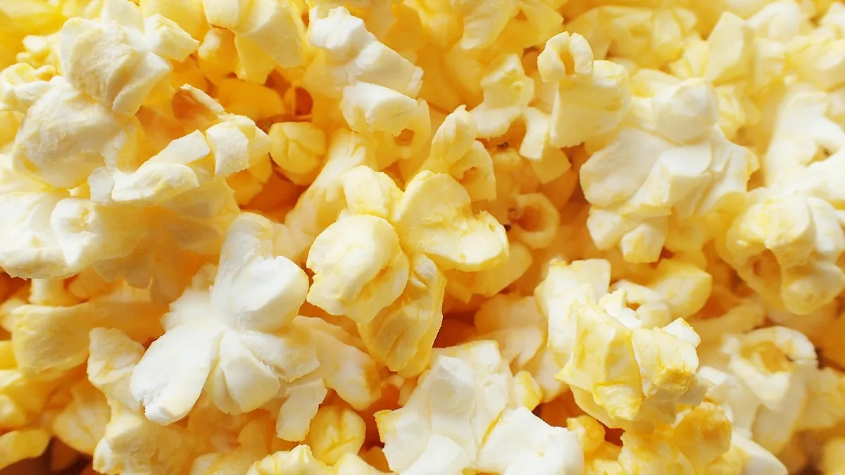 Bol de popcorn nature assaisonné au paprika